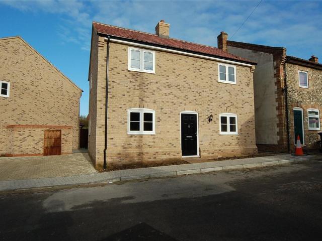 Anchor Lane, Lakenheath, Suffolk, IP27 3 bed detached house to rent £1,515 pcm £350 pw