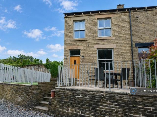 Anchor Place, Brighouse, HD6 3 bed semi detached house to rent £1,500 pcm £346 pw