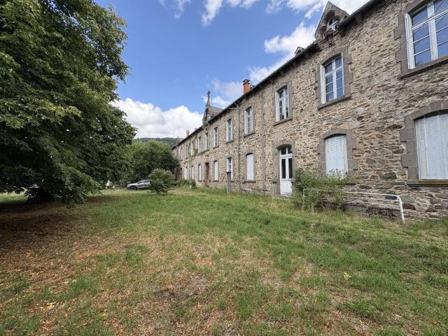 Ancien couvent de plus de 1000m2 1120m² Condat