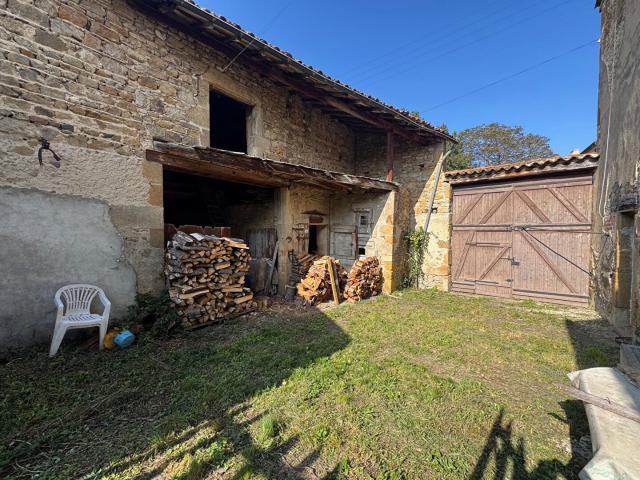Ancien Corps de ferme à Vic le Comte Référence 7480