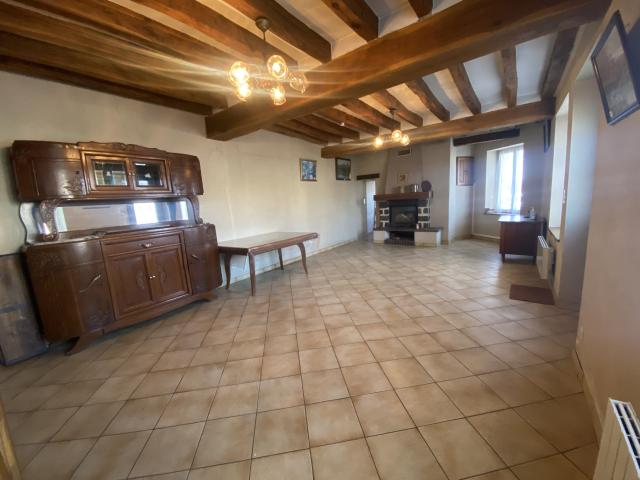 Ancien corps de ferme à rafraîchir avec dépendances