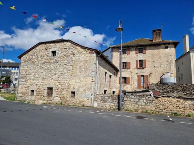 Ancien corps de ferme avec terrain