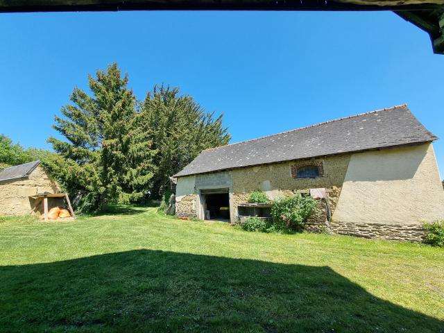 Ancien Corps de Ferme avec dépendance sur 7 300m2 à 3 km de Rennes/Alma