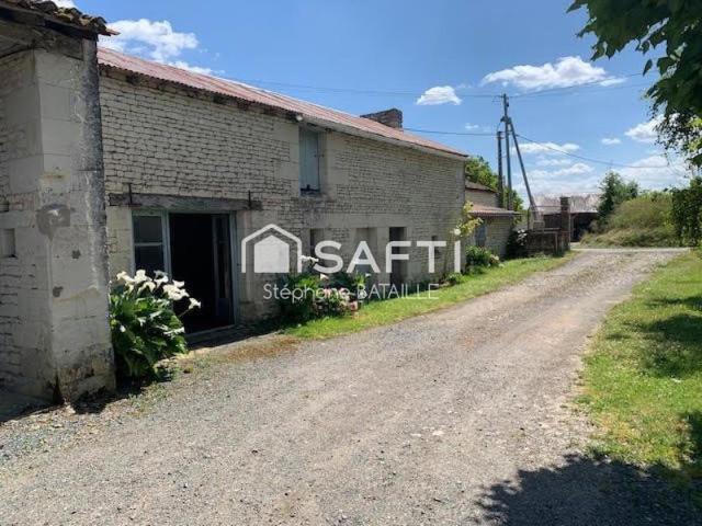 Ancien corps de ferme avec dépendances – Terrain 5660 m² – Saires 86420
