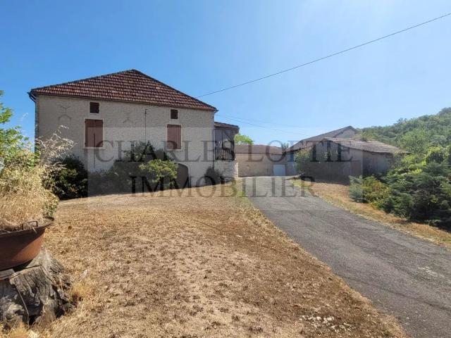 Ancien corps de ferme avec dépendances et terrain de 6200 m2, proche de Puy l’Evêque