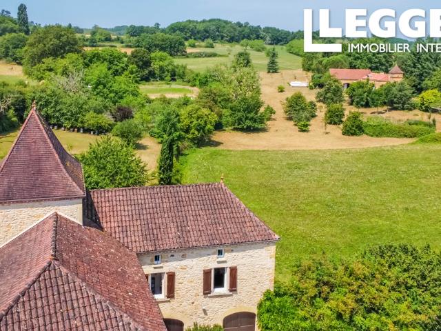 Ancien corps de ferme de caractère entièrement rénové avec piscine intérieure et jardin | Centre Bourg