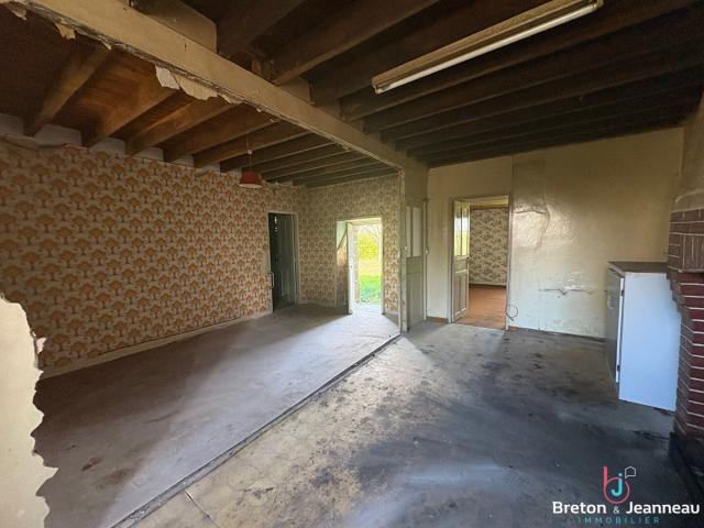 Ancien corps de ferme sur plus de 7 hectares de terres à St. 104m² Saint Denis de Gastines