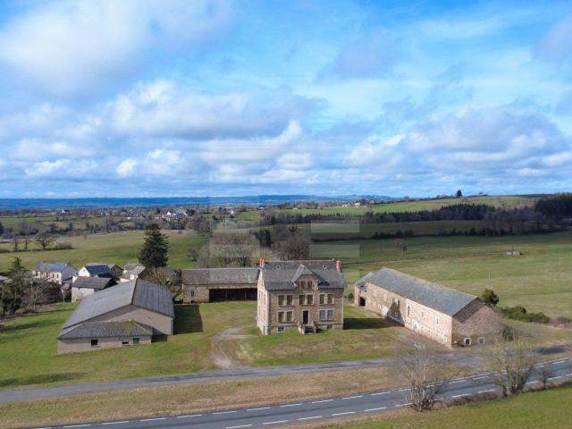 Ancien corps de ferme sur 26 hectares, réunissant maison d'h. 240m² Quins