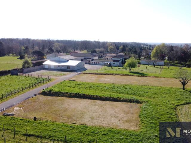 Ancien Centre Equestre 84m² Rivières