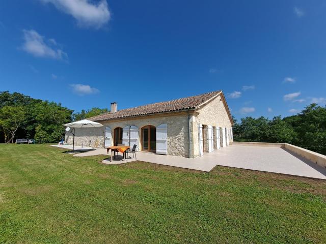 Ancien chai rénové avec jardin et beaux volumes 175m² Saint Puy