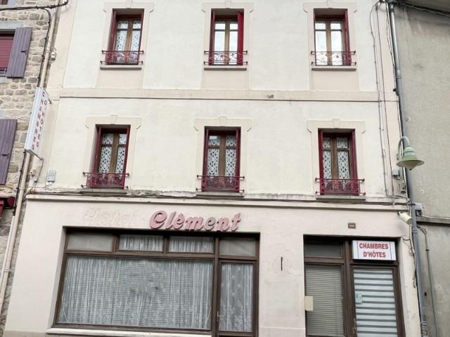 Ancien Hôtel Idéalement situé cour intérieure