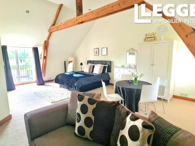 Ancien moulin avec 10 chambres en suite, complexe piscine et cottage indépendant