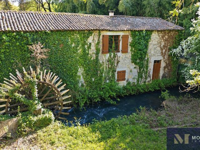 Ancien Moulin Avec Habitation Au Bord De La Touvre 152m² Ruelle sur Touvre