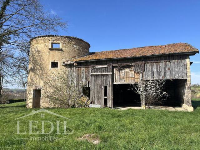 Ancien moulin à vent avec terrain et vue !