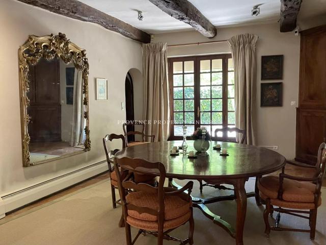 Ancien moulin du XVIIIe siècle | Oliveraie | Piscine | À pie. 336m² Aups