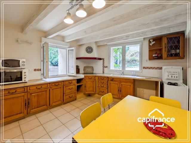 Ancien moulin en pierre rénové – Charme, confort et nature a. 88m² Riols