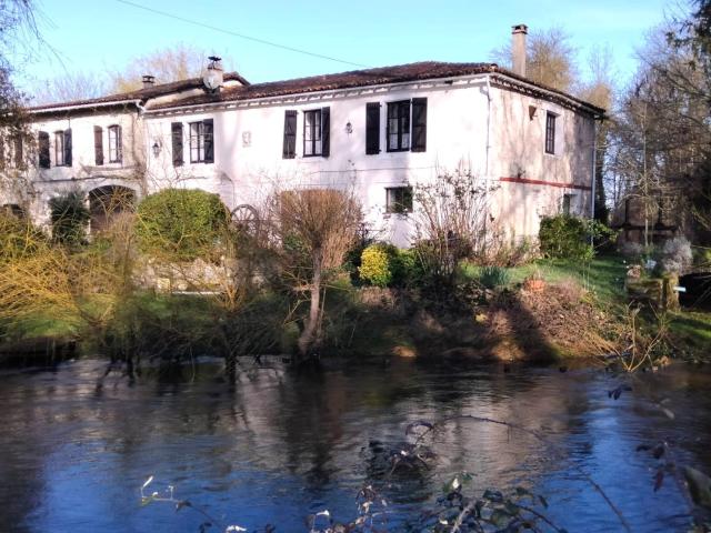 Ancien Moulin Historique, Piscine, Gîtes, Cadre Idyllique et. 340m² Saint Fraigne
