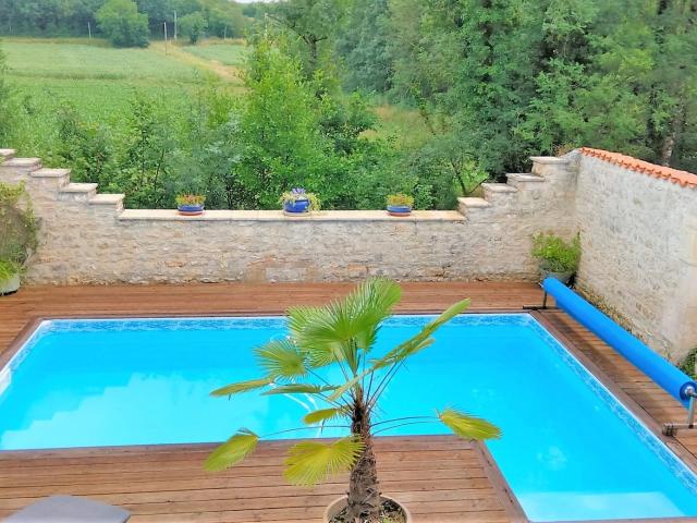 Ancien Moulin sur Ile Privée, Lieu paisible, Grange, Piscine. 187m² Saint Ciers sur Bonnieure