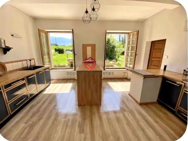Ancien moulin, terrain et piscine 315m² Arbas