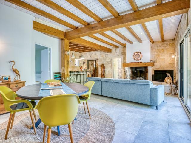 Ancien moulin transformé en une superbe maison de 6 chambres. 344m² Virazeil
