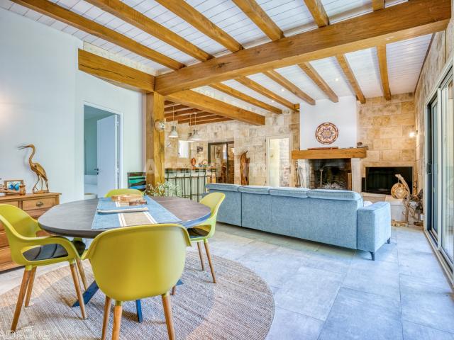 Ancien moulin transformé en une superbe maison de 6 chambres avec piscine sur env. 17 677 m2