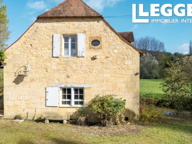 Ancien moulin trois chambres, terrasse et extérieurs