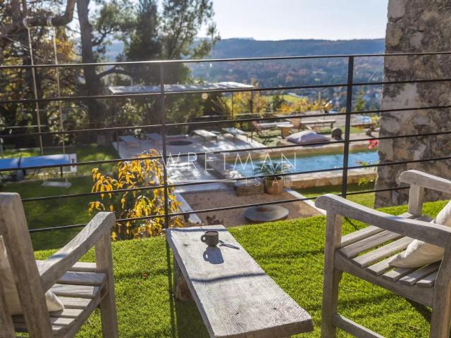 Ancien mas rénové avec vue village à pied Fayence 240m² Fayence