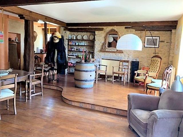 Ancien presbytère avec jardin et vue sur la vallée 155m² Connac