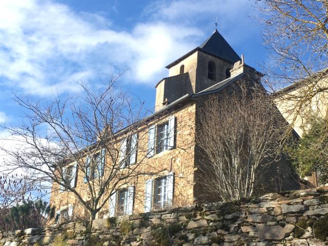 Ancien presbytère avec jardin et vue sur la vallée 160m² Connac