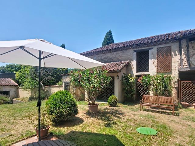 Ancien presbytère de caractère entièrement rénové de 198 m². 198m² Labastide d'Armagnac