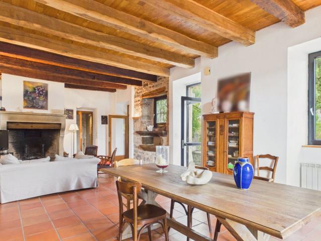 Ancien presbytère du XVIIe siècle avec vue dominante sur la. 158m² Larnagol