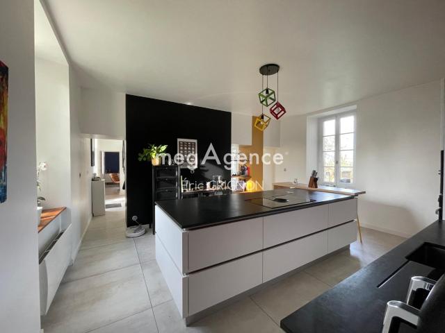 Ancien presbytère rénové de 145m2 env / 4 chambres