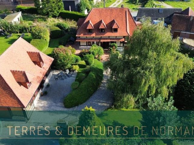 Ancien pressoir du XVIIIe siècle composée de 2 habitations, rénové sur 230 m² sur un terrain arboré de 1 439 m² à Bures en Bray, 76