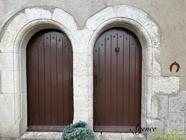 Ancien prieuré avec dépendances, cave, jardin arboré clos 250m² Autry le Châtel