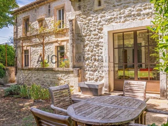 Ancien prieuré en pierre avec chapelle 6 chambres, maison 306m² Saint Etienne du Grès