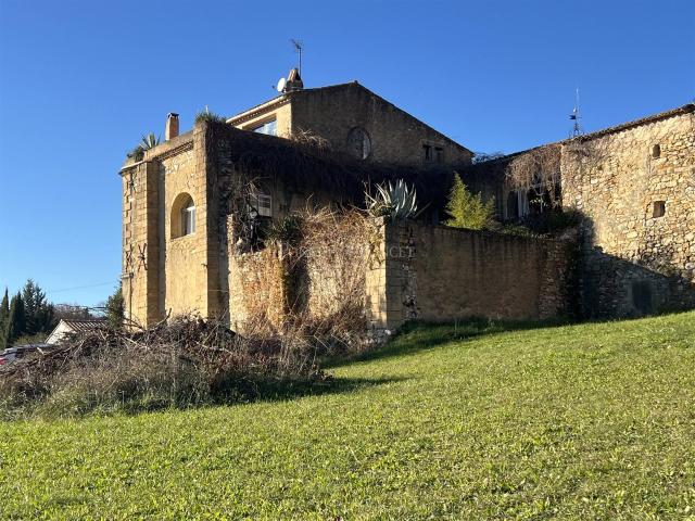 Ancien temple protestant divisé en 3 appartements Bien uni. 263m² Aigaliers