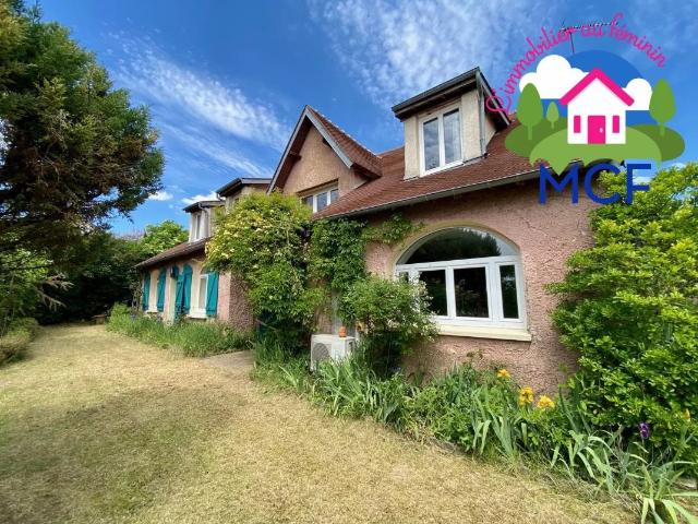 ANCIENNE AUBERGE ATYPIQUE DE CHARME 230 m2