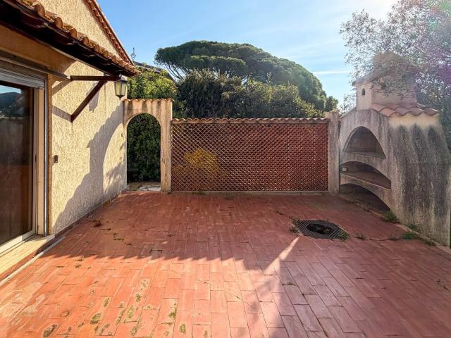 Ancienne baraquette T4, plain pied, d'une superficie de 100. 94m² Sète