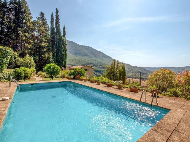 Ancienne bastide en pierre à vendre près du village de Le Ba. 237m² Le Bar sur Loup
