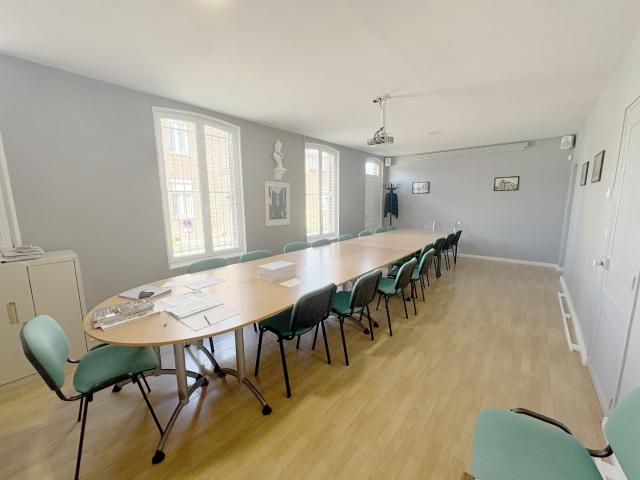 Ancienne bâtiment communal, idéal investisseur !