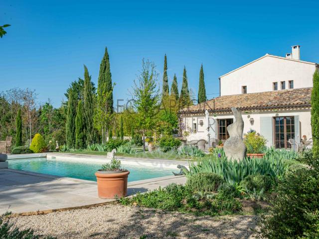LUBERON PROPRIETE AVEC PANORAMA DE VIGNES ET DE COLLINES LOURMARIN ANSOUIS