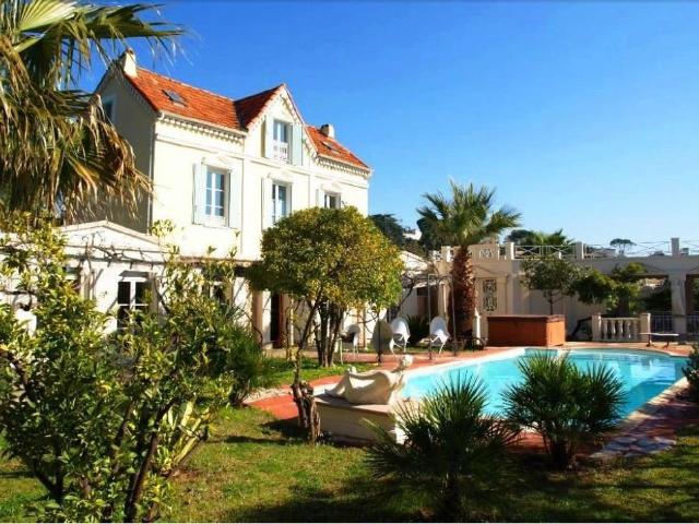 ANCIENNE BERGERIE PRES DE LA MER ET DU CENTRE DE CANNES