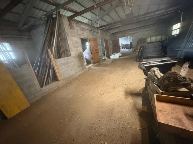 ANCIENNE BERGERIE/ENTREPOT 429 m2 + TERRAINTende
