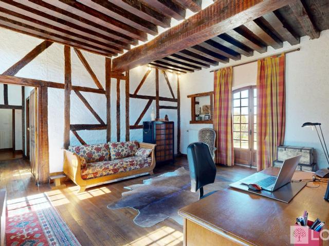 Ancienne cure du XVIIIe, Propriété de caractère avec dépenda. 288m² Gennetines