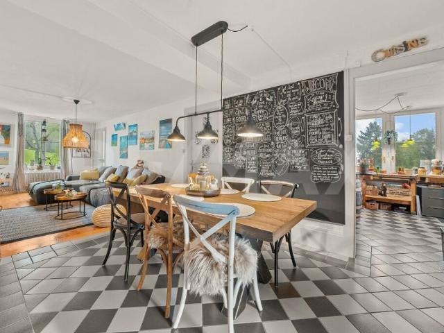 Ancienne école rénovée: 3 appartements et cachet unique