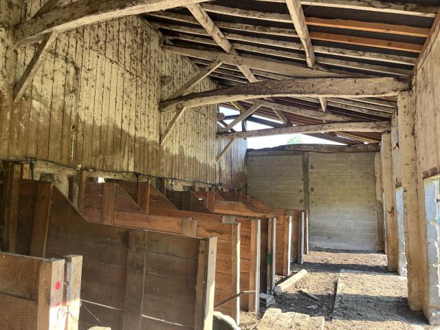 ANCIENNE FERME 400m2 SUR 6 HECTARES