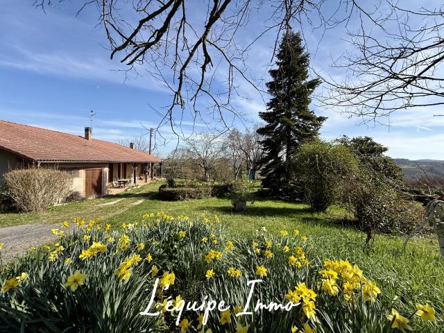 Ancienne ferme à rénover avec dépendances et vue sur les Pyrénées