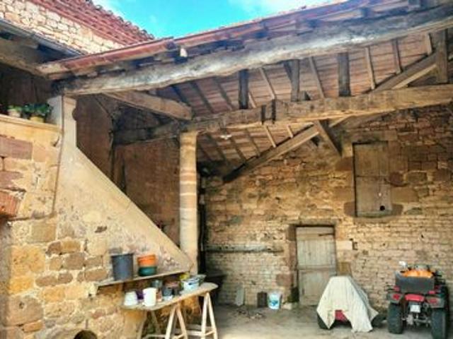 Ancienne ferme à rénover sur les hauteurs