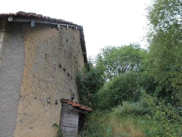 ancienne ferme à renover sur un terrain de 1575 m2