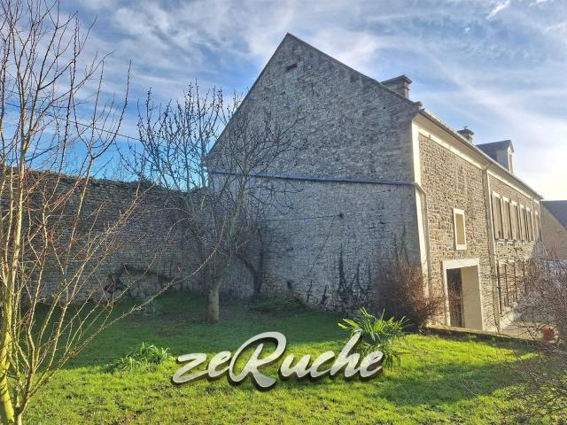 Ancienne ferme avec maison d'habitation et dépendances sur 9. 140m² Saonnet